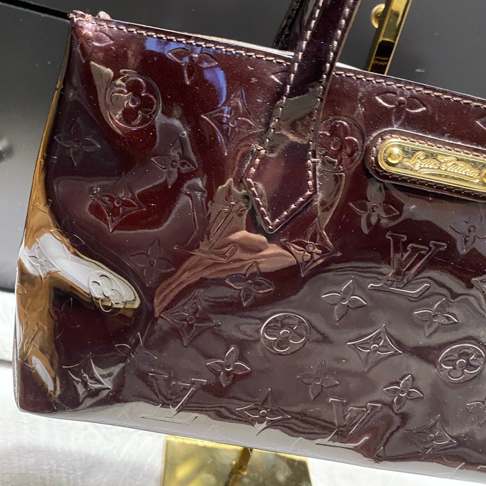 Louis Vuitton - Picture 3 of 15